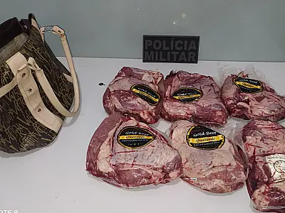 Autora de furto em supermercado é presa com 6 peças de carne