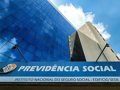 Aposentados que recebem acima do mínimo terão 4,77% de reajuste