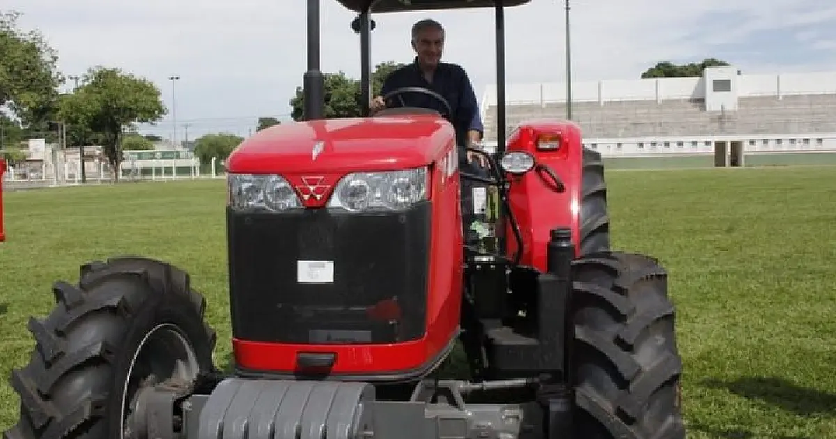 Pequenos agricultores de MS recebem mais 363 equipamentos e maquinários nesta segunda-feira