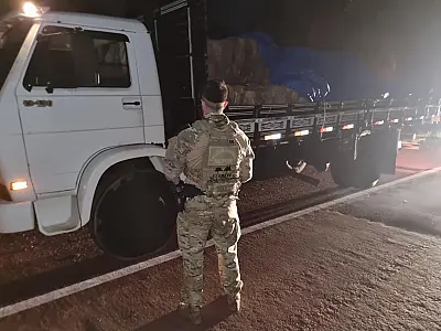 Traficantes abandonam caminhão com 360 kg de drogas na fronteira de Corumbá