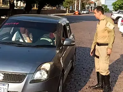 Campanha em espanhol orienta motoristas bolivianos em Corumbá