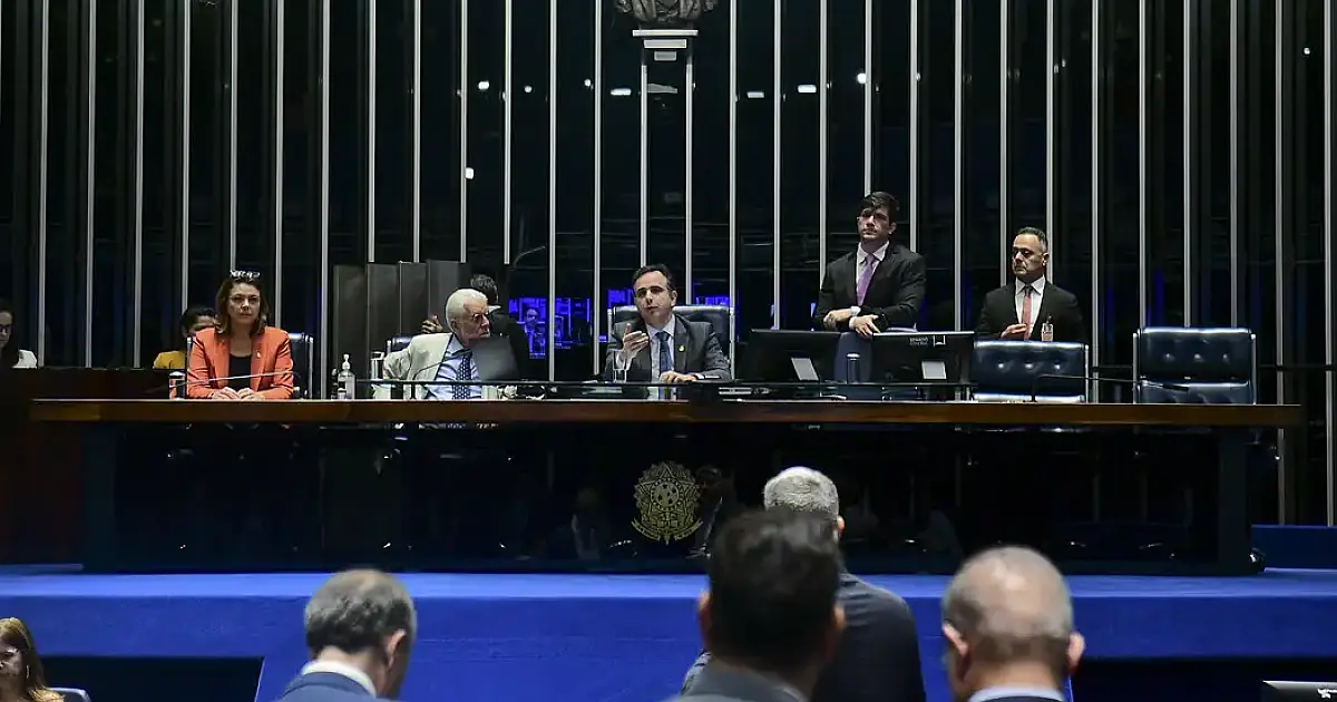 Senado aprova PEC do corte de gastos e restrição do PIS/Pasep