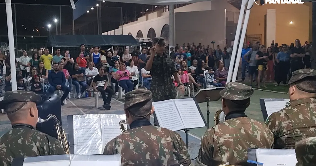 Banda faz apresentação cultural em celebração aos 376 anos do Exército