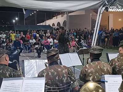 Banda faz apresentação cultural em celebração aos 376 anos do Exército