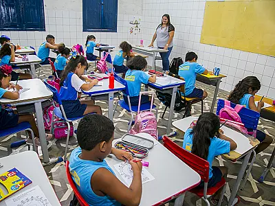 Projeto de Lei prevê premiação em dinheiro e bolsas de estudo para melhores alunos da Reme