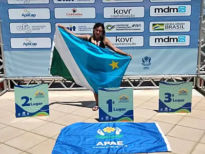 Atleta da APAE Campo Grande conquista ouro nos 25 metros nado livre feminino