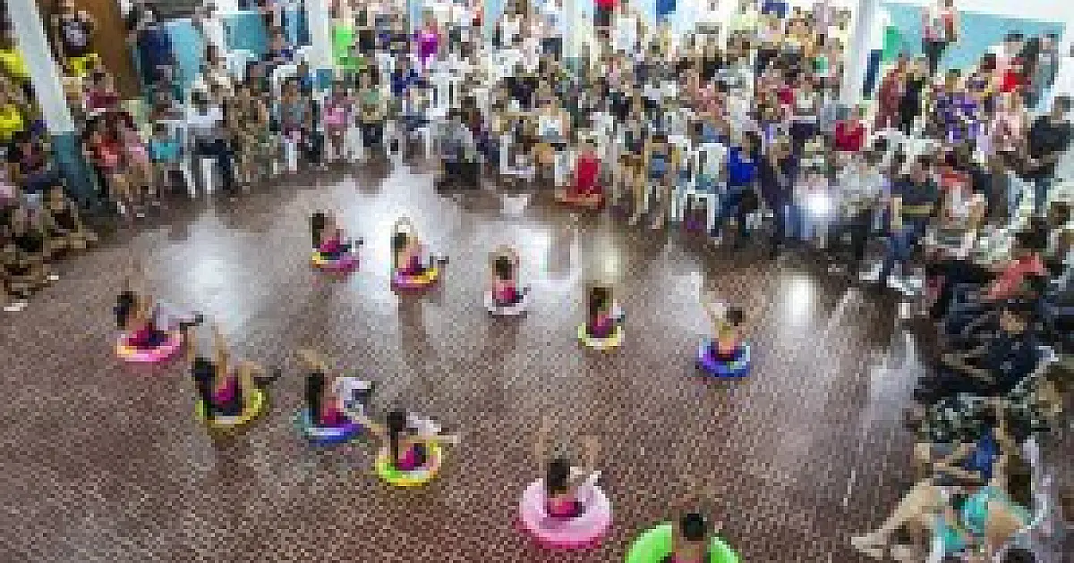 Apresentação reúne pais, alunos e instrutores da Oficina de Dança