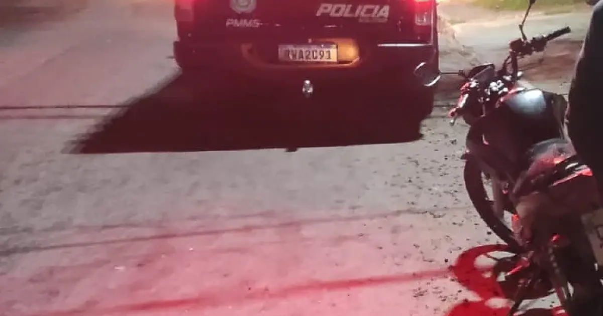 Foragido é preso com moto sem licenciamento e sem CNH