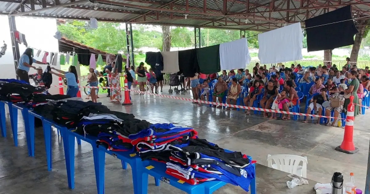 "Varal Solidário" distribuiu roupas e kits de alimentos para famílias em Ladário