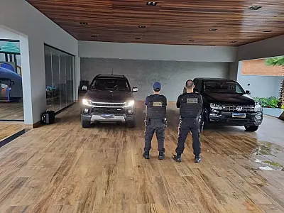 PF apreendeu 11 carros de luxo em operação que mirou quadrilha que lavava dinheiro com mansões
