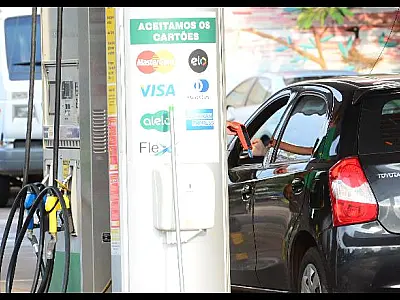 Procon abre 100 processos contra postos e distribuidoras de combustíveis