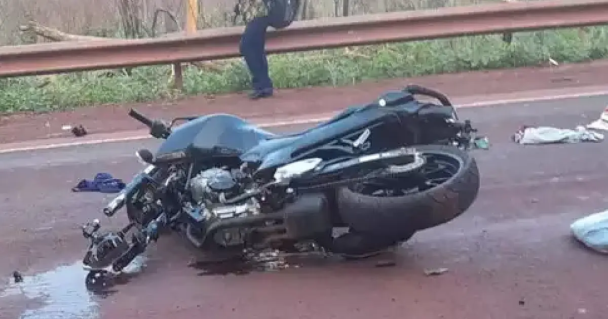Motociclista morre após ser atingido por carreta na BR-262