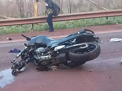 Motociclista morre após ser atingido por carreta na BR-262