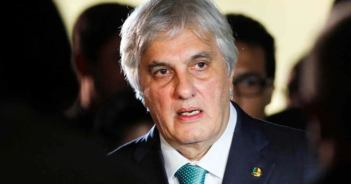 Justiça Federal do DF suspende cassação e Delcídio do Amaral recupera direitos políticos