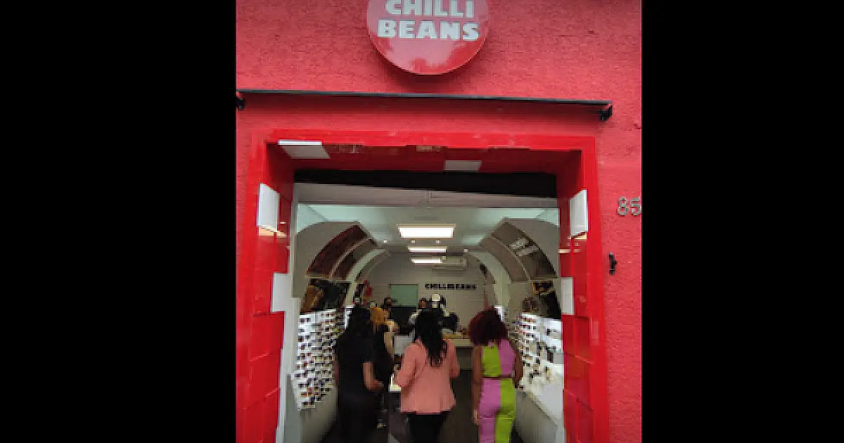 Mulher é presa por furtar óculos na Chilli Beans do centro