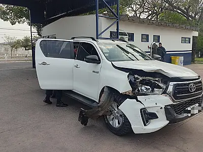 Condutor colide em dois carros e alega que estaria sendo perseguido