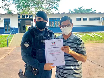 PM que salvou idoso de ataque de abelhas é homenageado por ato de bravura