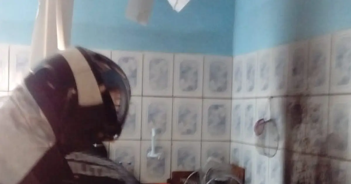 Vazamento de gás danifica forro em casa da rua Joaquim Murtinho