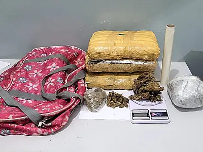 Mulher é presa com mala lotada de maconha enquanto aguardava comprador