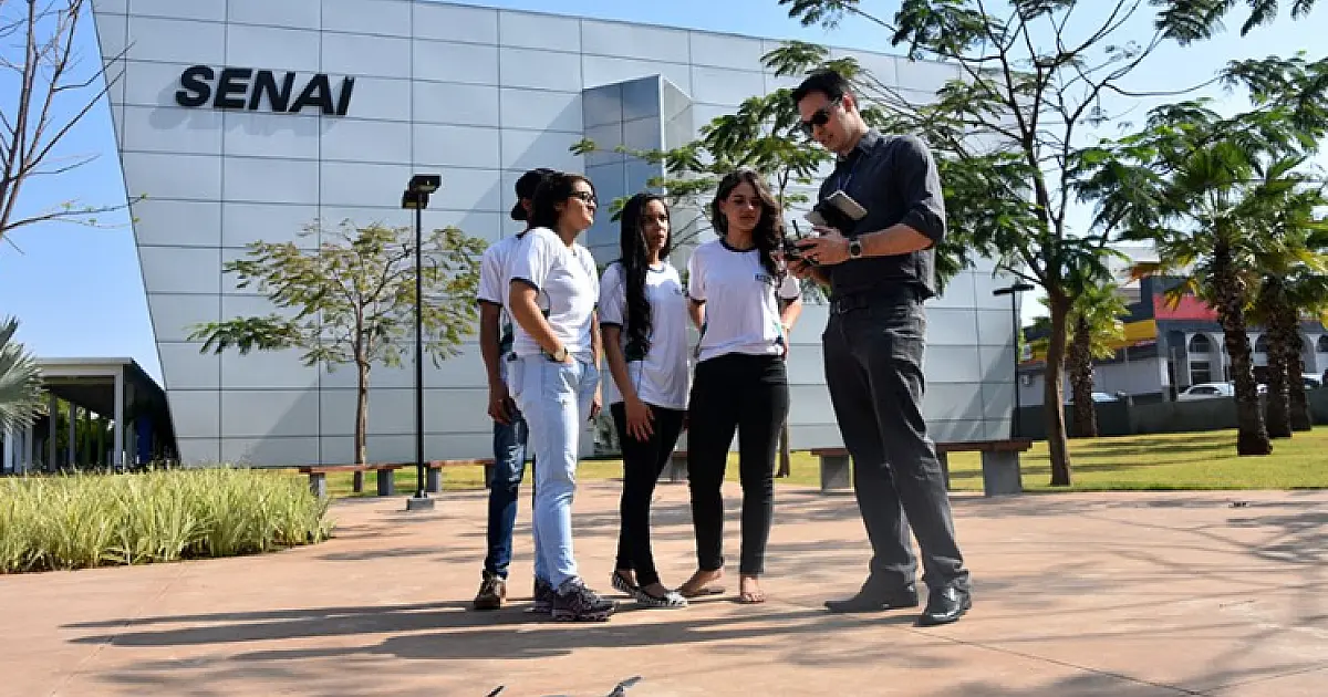 Faculdade Senai está com inscrições abertas para formação básica em pilotagem de drone