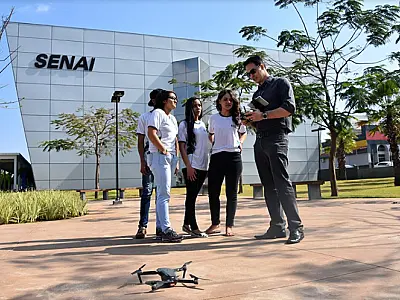 Faculdade Senai está com inscrições abertas para formação básica em pilotagem de drone