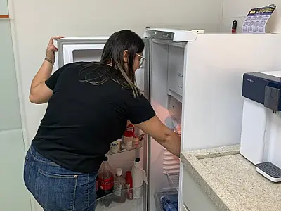 Crianças de férias e calor intenso: dicas de como reduzir o consumo de energia elétrica