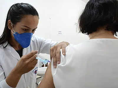 Em MS, 1,3 milhão de pessoas não receberam o primeiro reforço contra a Covid-19