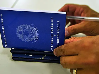 Desemprego cai para 6,8% no trimestre encerrado em julho