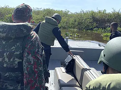 Fiscalização conjunta da Marinha e PMA autua 4 pescadores