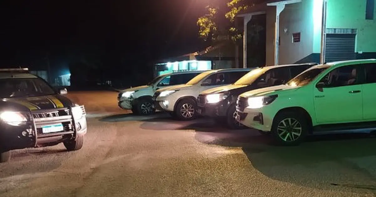 PRF recupera cinco veículos que seriam atravessados para Bolívia
