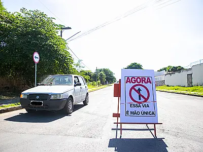 Binário é implantado nas ruas Minas Gerais e Paraná no Cristo Redentor
