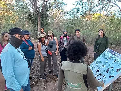 APA Baía Negra recebe Placas Ilustrativas de aves silvestres