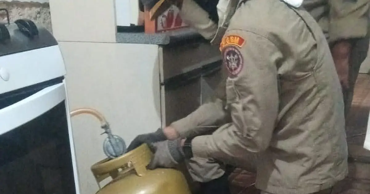 Bombeiros evitam explosão de gás de cozinha em casa do centro
