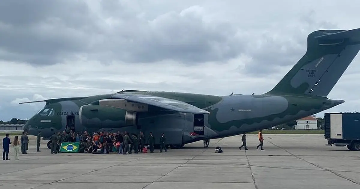 Novo voo de repatriação desembarca no Brasil com 66 brasileiros e três bolivianas