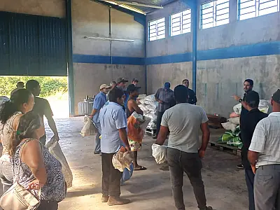 Produtores dos assentamentos recebem ureia fertilizante destinada pela Receita Federal