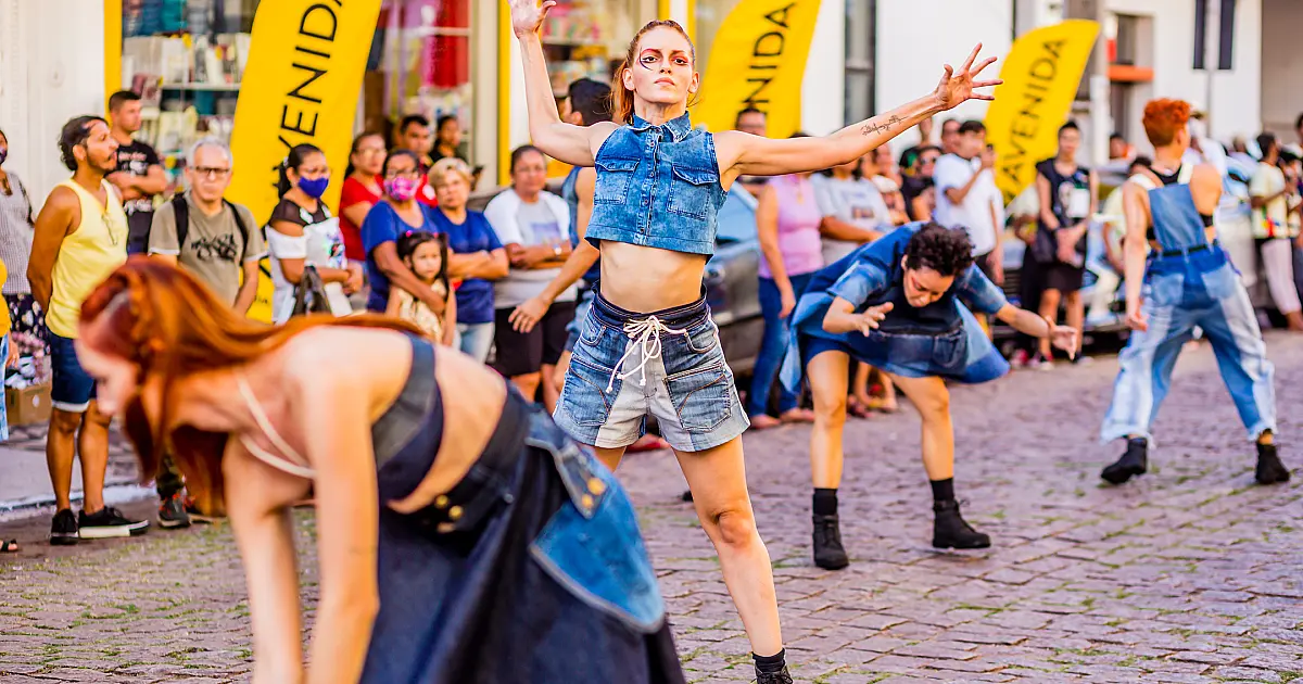 Cia de Dança do Pantanal apresenta espetáculo Migrante nas ruas de Corumbá
