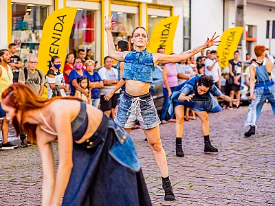Cia de Dança do Pantanal apresenta espetáculo Migrante nas ruas de Corumbá