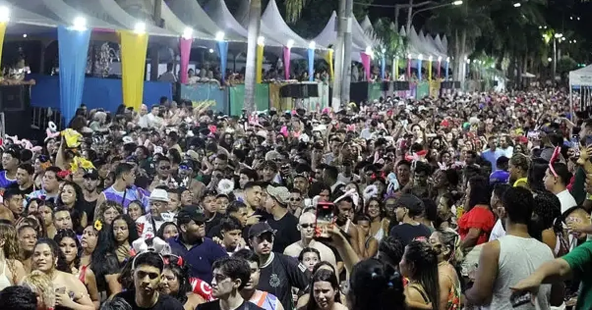 Cibalena finaliza fevereiro do melhor jeito trazendo multidão de foliões para a avenida