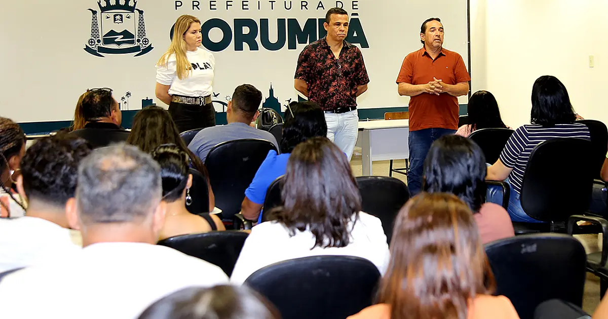 Prefeito empossa 31 aprovados em concurso público da Rede Municipal de Educação