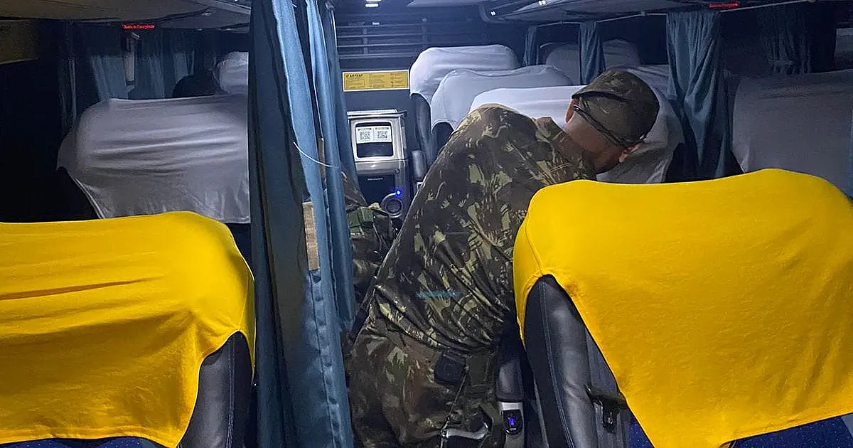 Mochila abandonada em ônibus é apreendida com 8,7 kg de Skunk