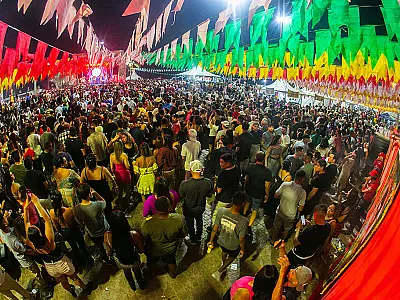 Arraial do Banho de São João atraiu 90 mil pessoas e movimentou quase R$ 10 milhões