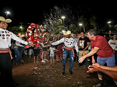 Em visita pelo interior de MS, Riedel participa do tradicional Banho de São de João em Corumbá