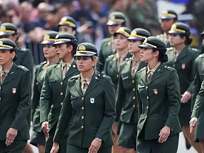 Sete mil mulheres se alistam no serviço militar em dois dias