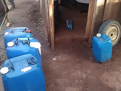 PM apreende 200 litros de gasolina armazenada ilegalmente em casa do Guaicurus