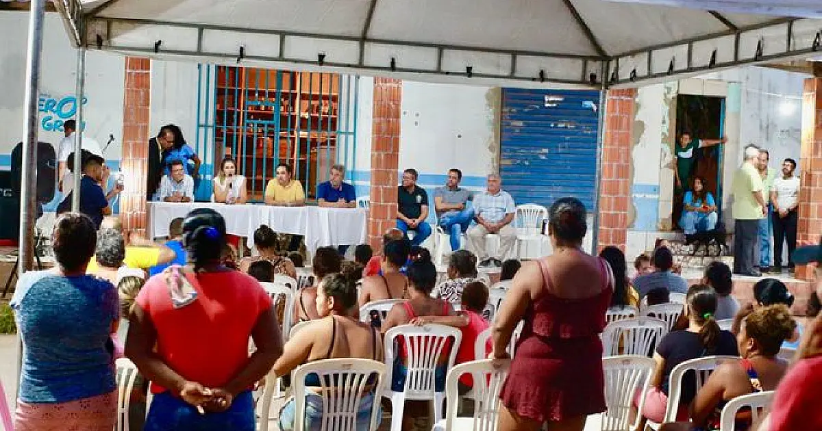 Cara a cara com moradores do Cravo, prefeito diz estar trabalhando para acabar com alagamentos