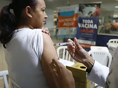 Saúde federal antecipa vacinação contra gripe; campanha começa em 25 de março