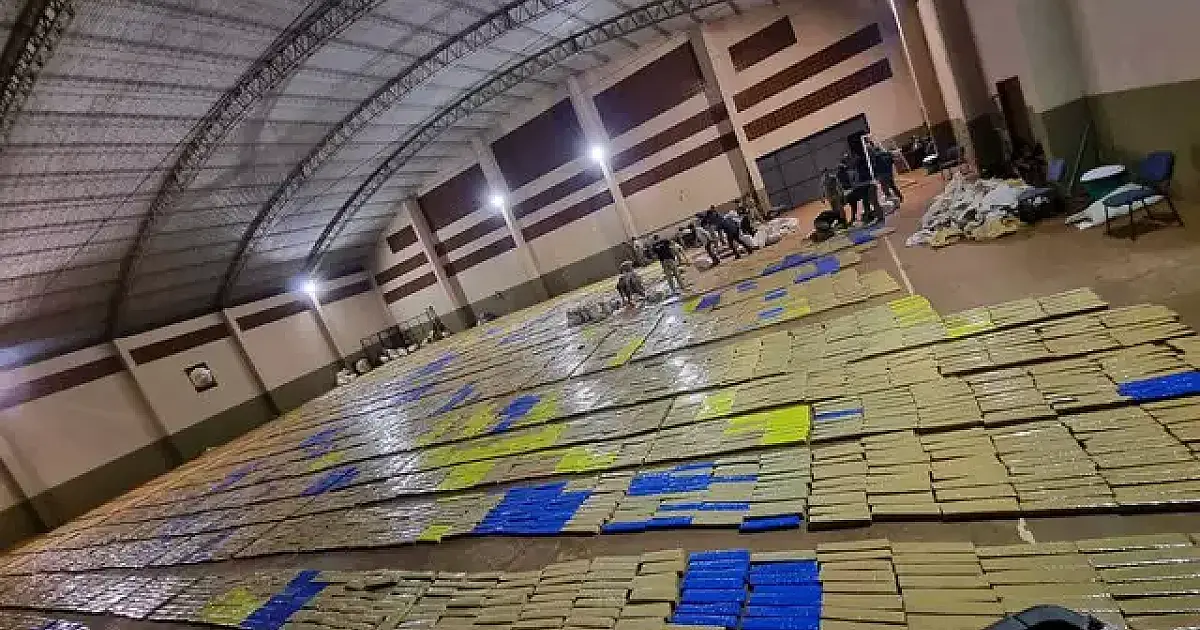 Policiais apreendem 21 toneladas de maconha na fronteira com o Paraguai