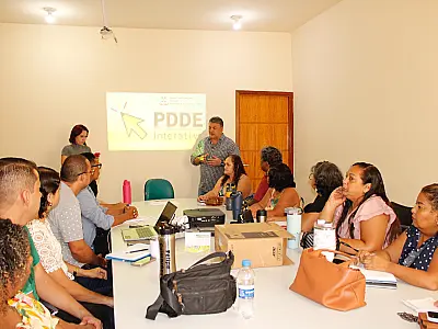 Reunião com gestores discute demandas e define plano de ação para as Escolas Municipais de Ladário