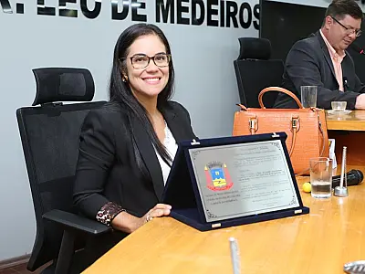 Juíza Luiza Vieira Sá de Figueiredo recebe título de Cidadã Corumbaense