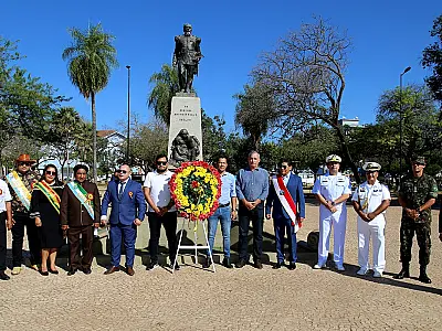 Solenidade no Jardim comemorou os 198 anos de independência da Bolívia